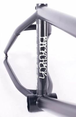 Frame Cult Chase Dehart