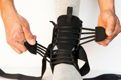 Knöchelschutz Space Brace 2.0 inkl. Whip